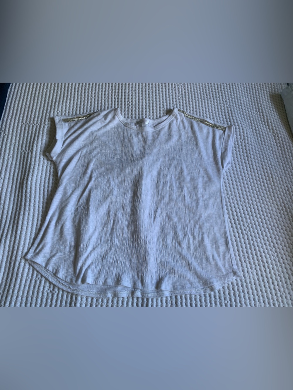 89th & Madison White Short Sleeve Tee with Silver Accents Size Large